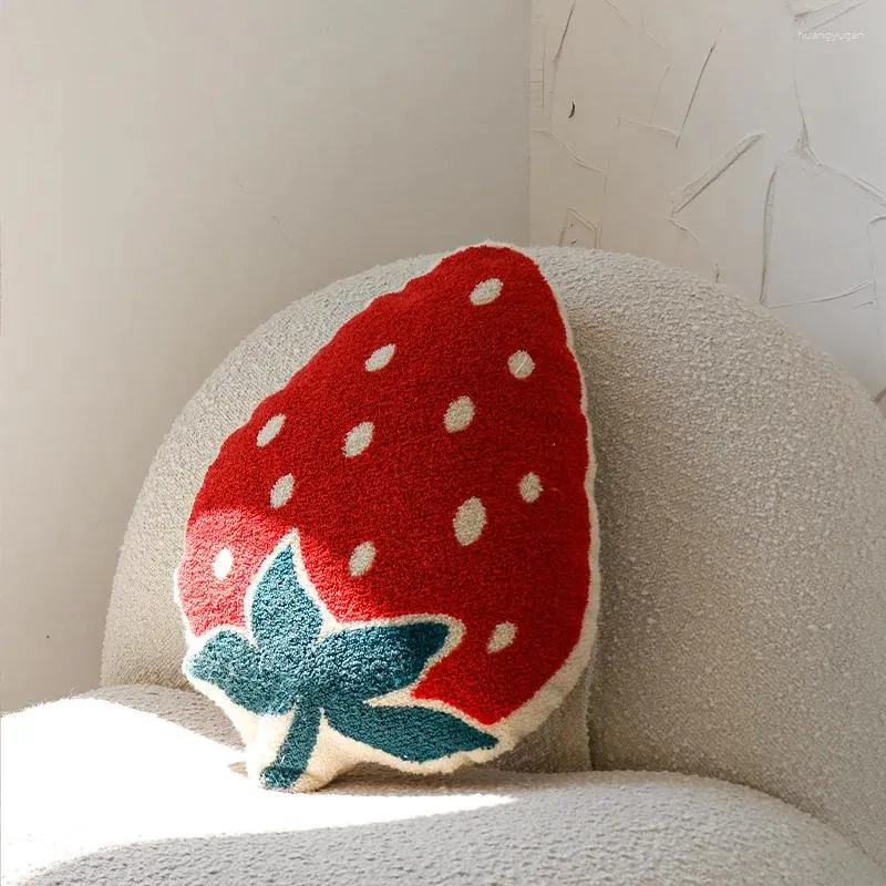 Kudde 2024 Fruktdekorativ kärlek Present mjuk söt svamp Strawberry Pearl Sofa Stol Bäddar Dekoration Coussin