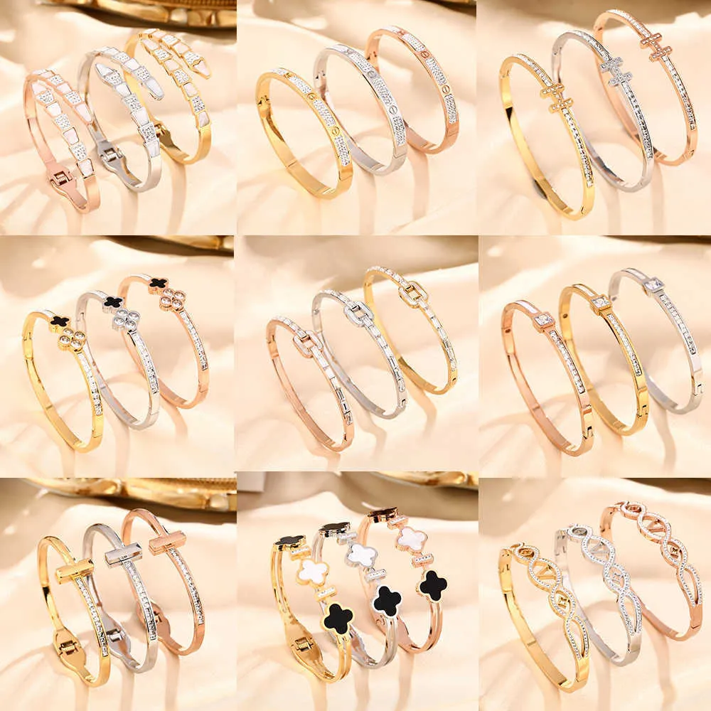 Bracelet Cartres de créateur Bracelet personnalisé en or 18 carats avec un design de niche pour femme. Trèfle à quatre feuilles à la mode sur Instagram et bijoux qui ne se décoloreront pas