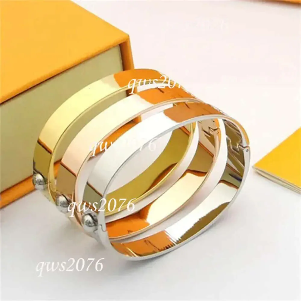 Bracelet Designer Bijoux Designers Hommes Alliage Mode Titane Acier Inoxydable Diamant Bracelets Unisexe Mariage Saint Valentin Bracelets Pour