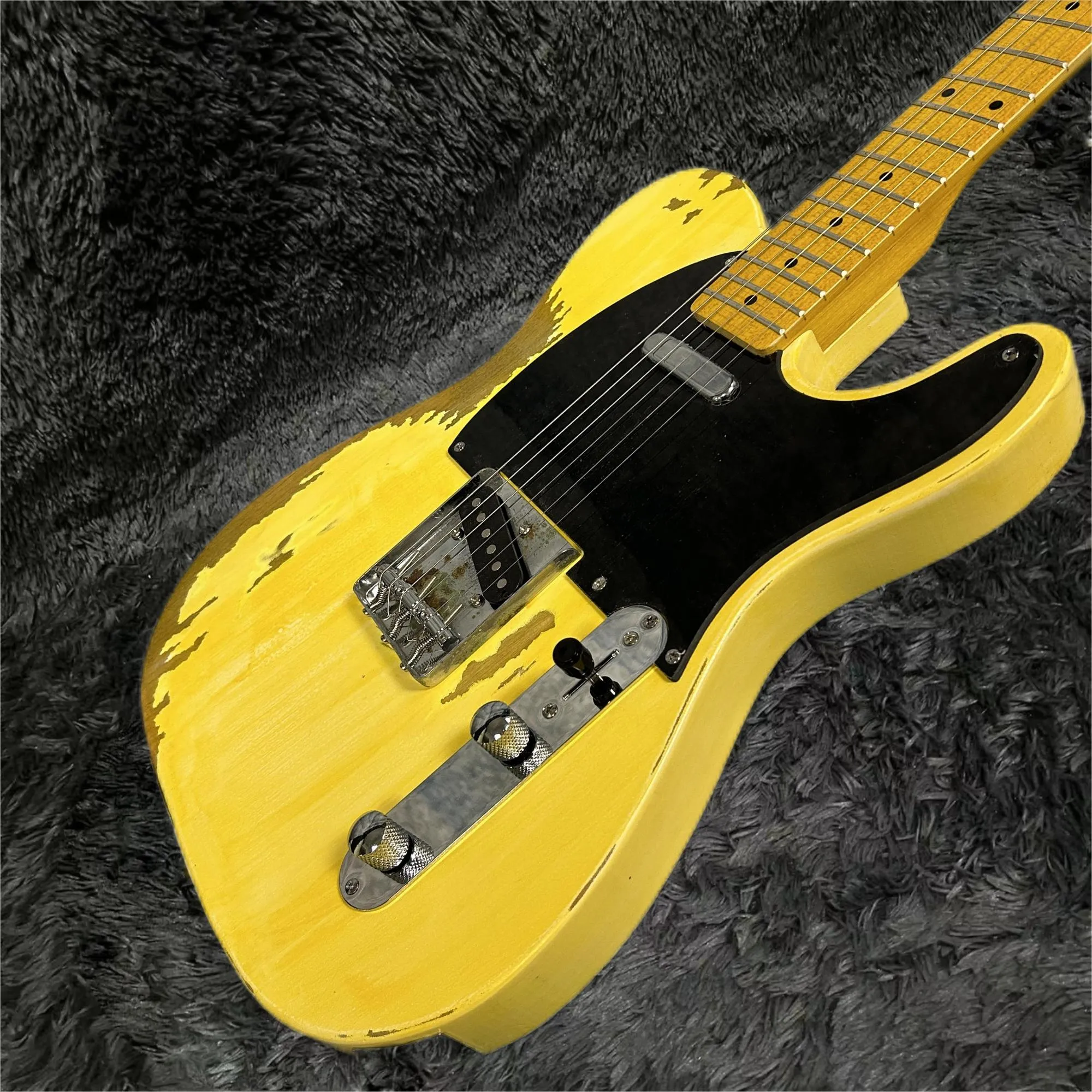 Hot sell good quality Relic Electric Guitar, Alder Body, Yellow Color, Maple Fingerboard, 6 Strings Guitarra, Free Shipping can be customized