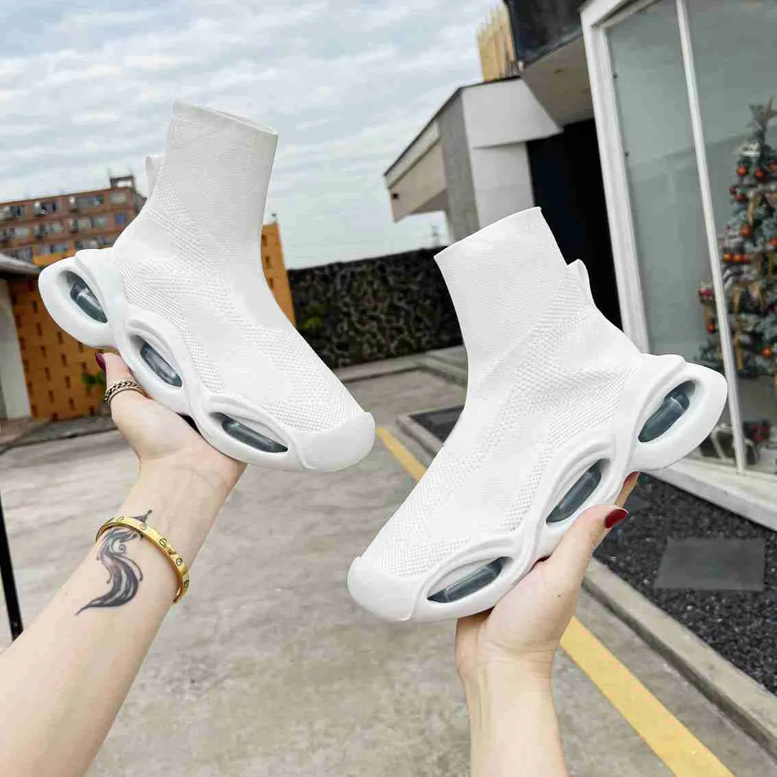 Fashion Casual Shoes designade av välkända designers av män och kvinnor Högtopskor binder inte tjocksött nät Bekväma mjuka andningssporter