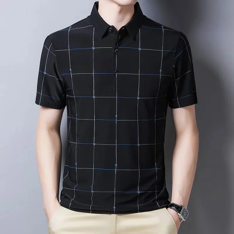 中年の男性ゆるい格子縞のポロシャツストリートウェアファッション基本的な男性服Tシャツ夏半袖ボトムビジネストップ240106