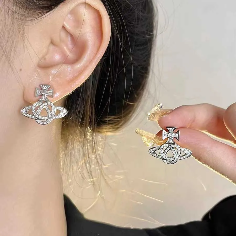 Studörhängen Western Empress Dowager Silver Saturn Vatten droppar Långt mousserande Diamond Crystal Ear Studs Klipp Två slitstil Fashion For Women Jewelry 815A