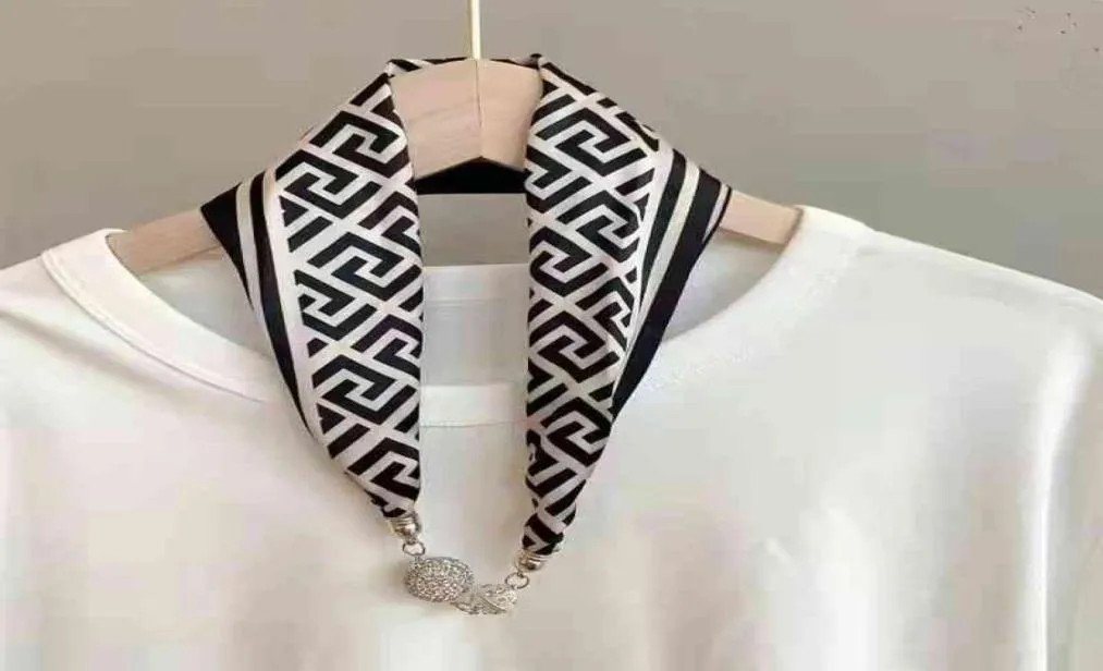 Designer Silk Head Scarf Temperament Magnetic Buckle Necklace Silk Thin Pendant Bib Satin Scarf Small Fresh Lazy Hair Band Foreign3783441