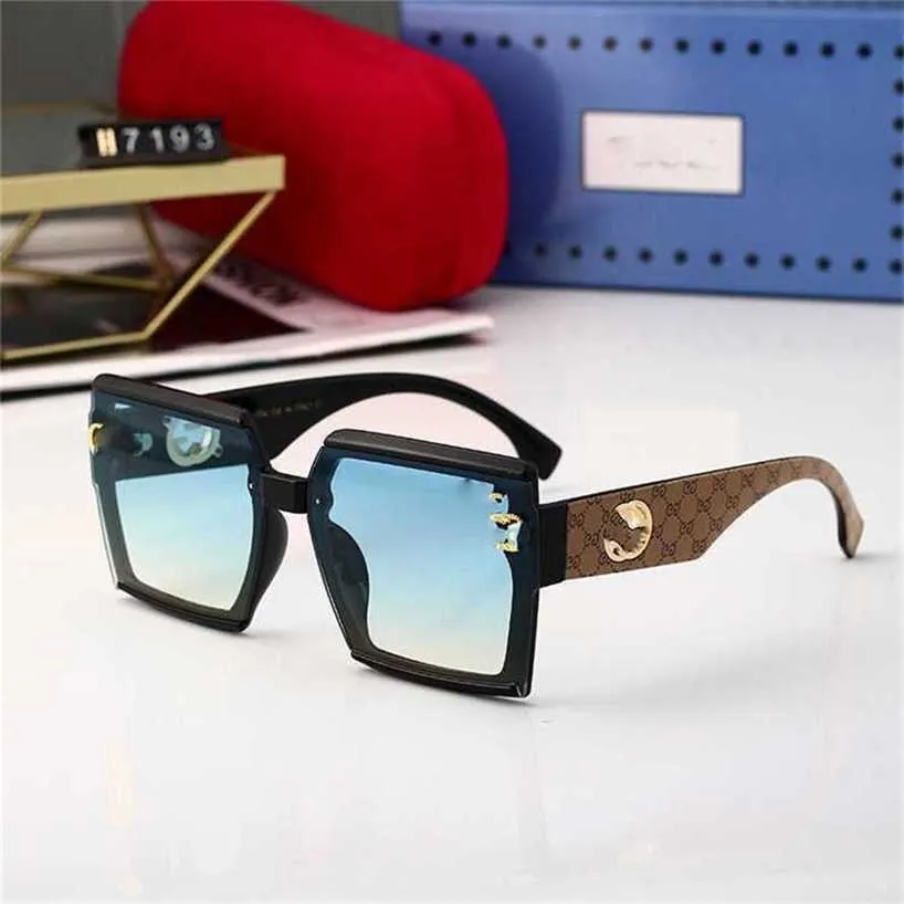 18% OFF Wholesale New fashionable personalized box with UV protection and internet popularity. The trend of sunglasses in the same fashion show