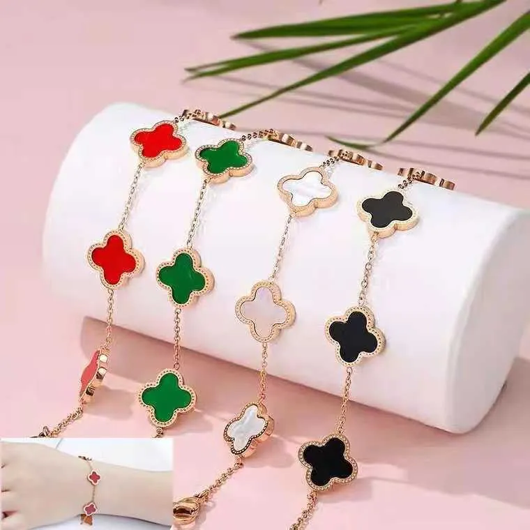 Accessoires de bijoux classiques Van, nouveau collier porte-bonheur à quatre feuilles d'herbe pour femmes, chaîne de clavicule Simple et avancée, pendentif, cadeau pour petite amie, 2024