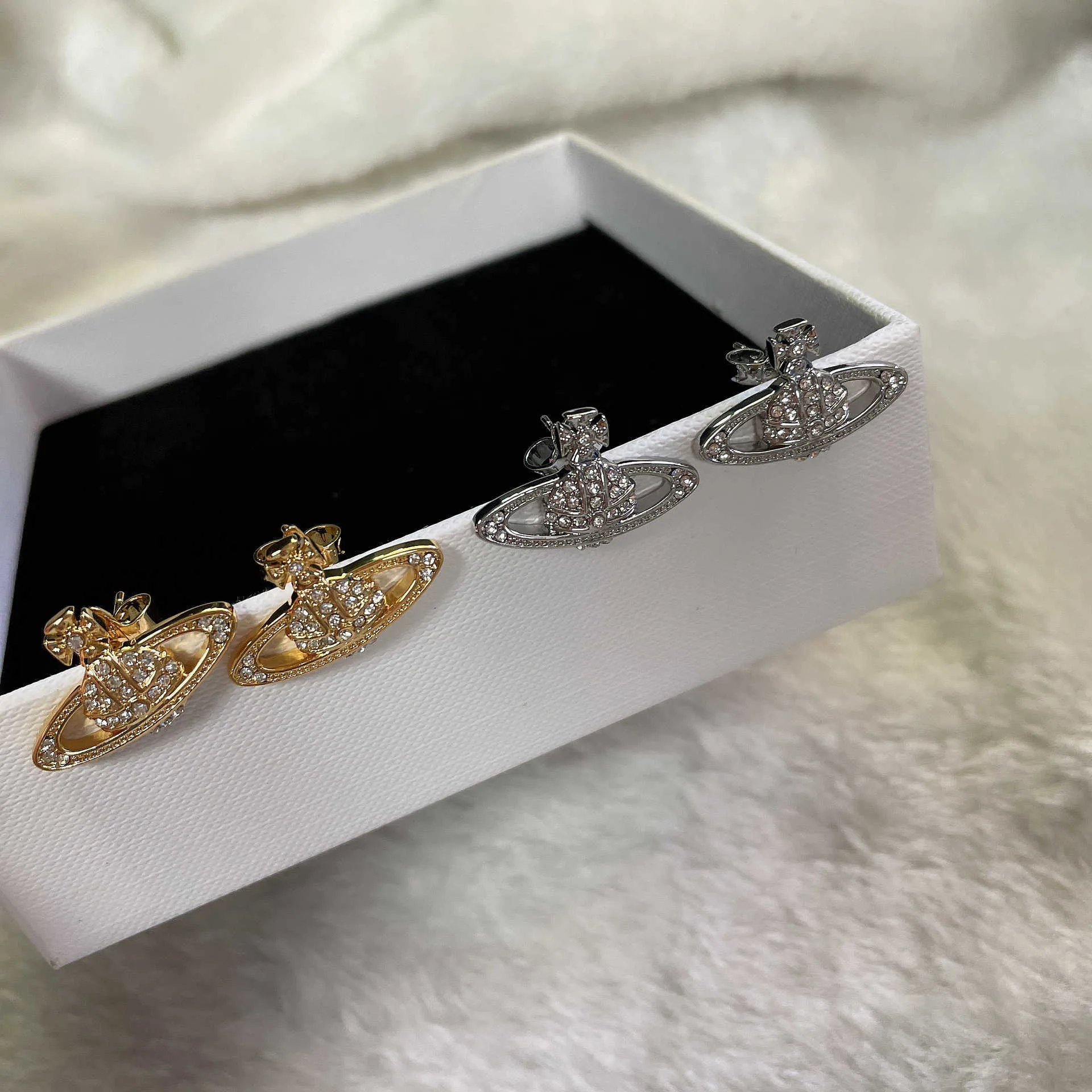Stud Earrings Western Empress Dowager Silver Saturn Water Drops Long Sparkling Diamond Crystal Ear Studs Clip Two Wear Style Fashion for Women Jewelry Beot