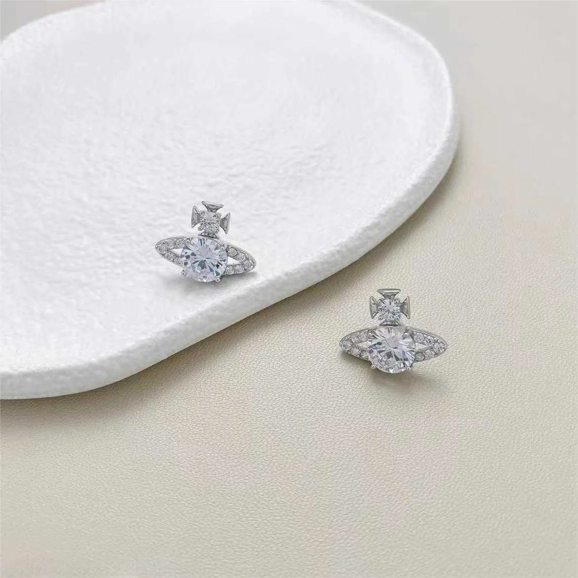 Studörhängen Western Empress Dowager Silver Saturn Vatten droppar Långt mousserande Diamond Crystal Ear Studs Klipp Två Wear Style Fashion för kvinnor smycken US8A