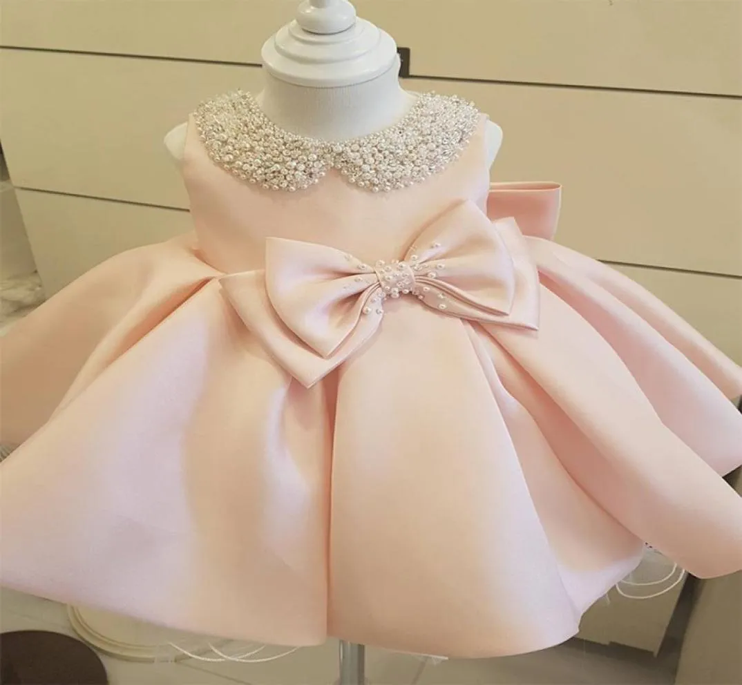 Robes de princesse de mariage bébé fille dentelle perlée arc robe de baptême sans manches infantile nouveau-né 1er anniversaire robe pour baptême Y19052367058