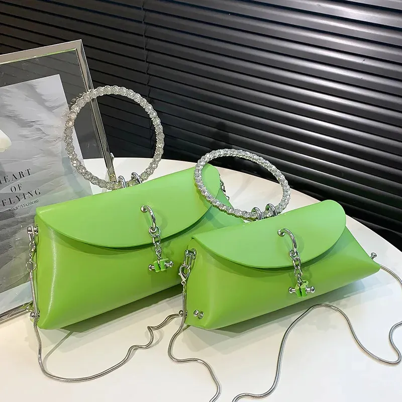 Lyxdesigner Kvinnor Evening Clutch Female Bling Crystal Simple Green Beige Chic Handbags Fashion Chain Crossbady Bags 240106