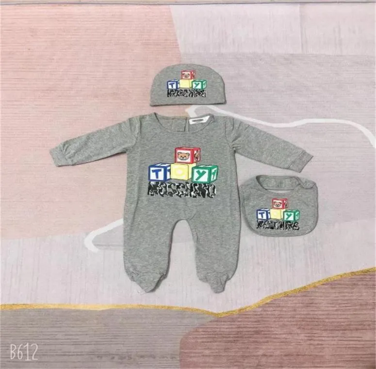 NYHET TODDLER SPANDA ROMPER Babykläder sätter pojkar flickor full ärm mjuk gitter jumpsuits rompers hatt haklapp 3pcsset kostym 318 MO1892309