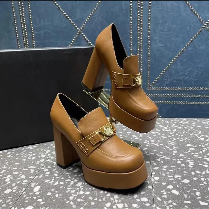 Platformowe obcasy buty sukienki kobiety luksusowe buty pompowe damska skórzana klamra dekoracja gęsta obcasów zwykłych czapek kwadratowych butów na wysokim obcasie buty