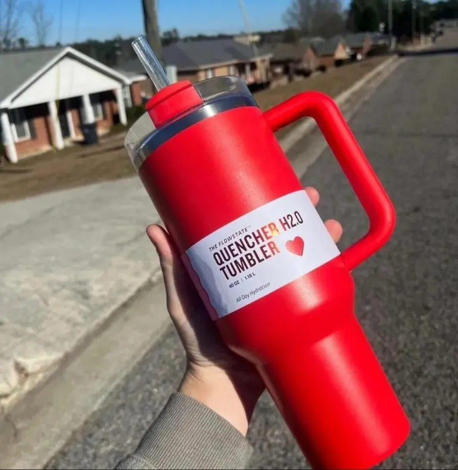 Estoque dos EUA Red Target Canecas Copos Cosmo Pink Parada 40 onças de aço inoxidável Co Branded Flowstate Tumbler Flamingo 40 onças Quencher H2.0 Caneca de presente do dia dos namorados B0106