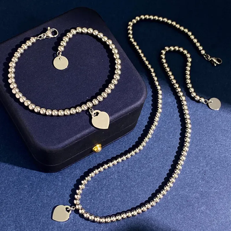 2024 Modello di gioielli Tiffanyujkl Collane con pendente Classico Amore Cuore Perline Collana Set di braccialetti per il regalo di compleanno delle donne San Valentino