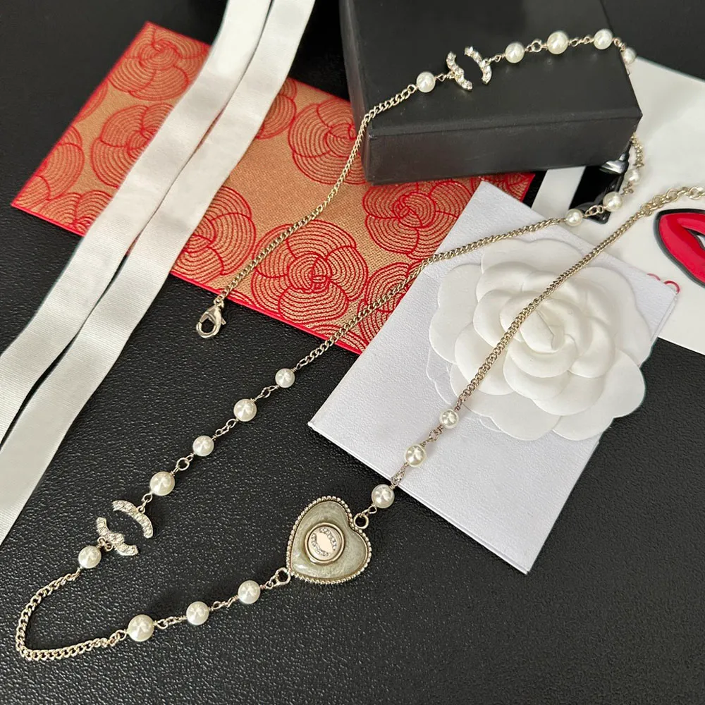 Heart Pearl Chains Designer Necklaces Diamond Letter Neckalce Pendants 18K Gold Plated Copper Choker Brand Sweater Chain Women Wedding Jewelry Accessories