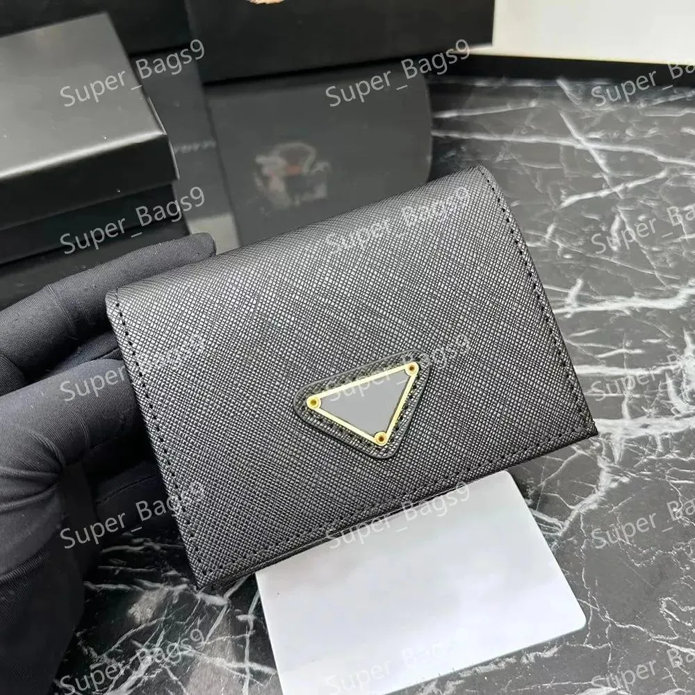 Portefeuilles Designer Portefeuille de luxe Porte-monnaie Titulaire de la carte Petit portefeuille en cuir Saffiano Fentes pour cartes de crédit Triangle Logo Titulaire du passeport Titulaire du passeport D