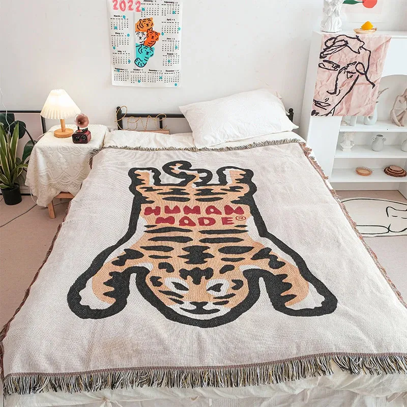 Knitted Tiger Blankets for Beds Outdoor Camping Picnic Mats Ins Style Sofa Throw Nap Blanket Retro Tablecloth Wall Tapestry 240106