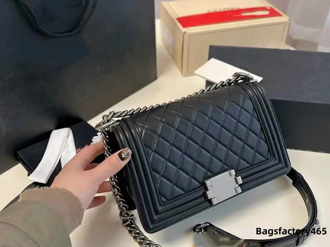 7A Yüksek kaliteli moda tasarımı Kadınlar Klasik Baharatlı Anne Çantası Lingge Hook Dikiş Zanaat Yumuşak ve Hassas El Hisset Süper Çok Yönlü Bir Omuz Crossbody Bag