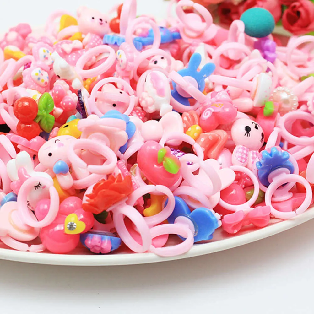 Lanserade löst blandade nyligen tecknade fasta plastbarn ringer söt hartsfabrik