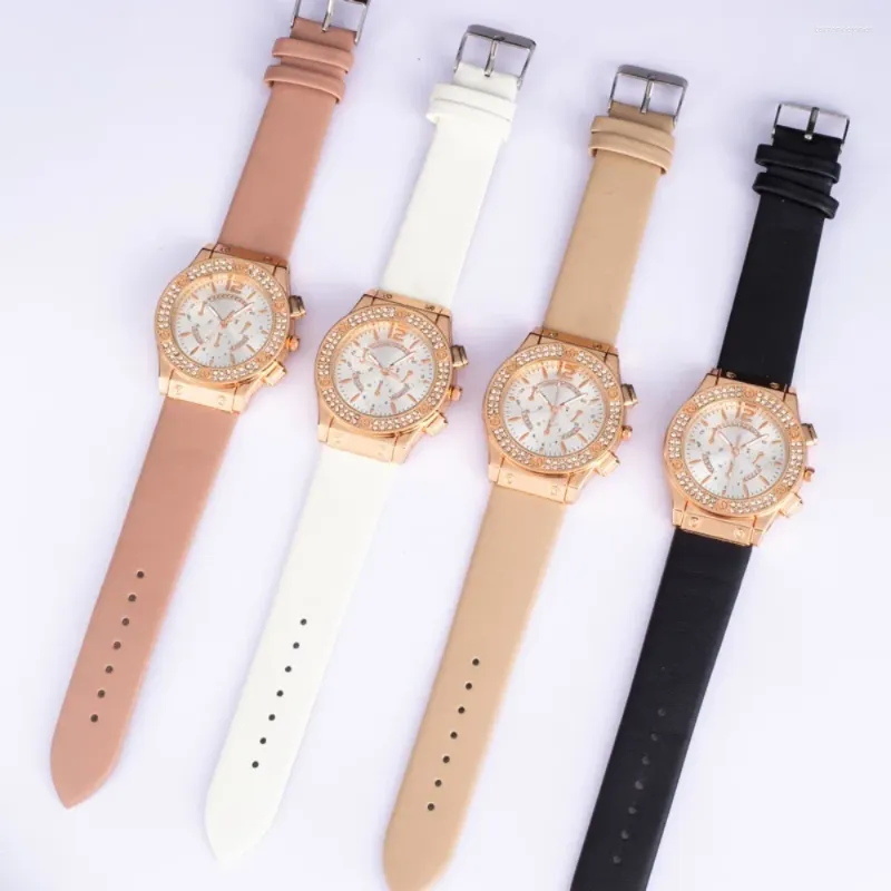 Armbandsur Rhinestone Watches Armband Set Ins Style Leather Watch Band Retro Alloy Luxury Wristwatch Women