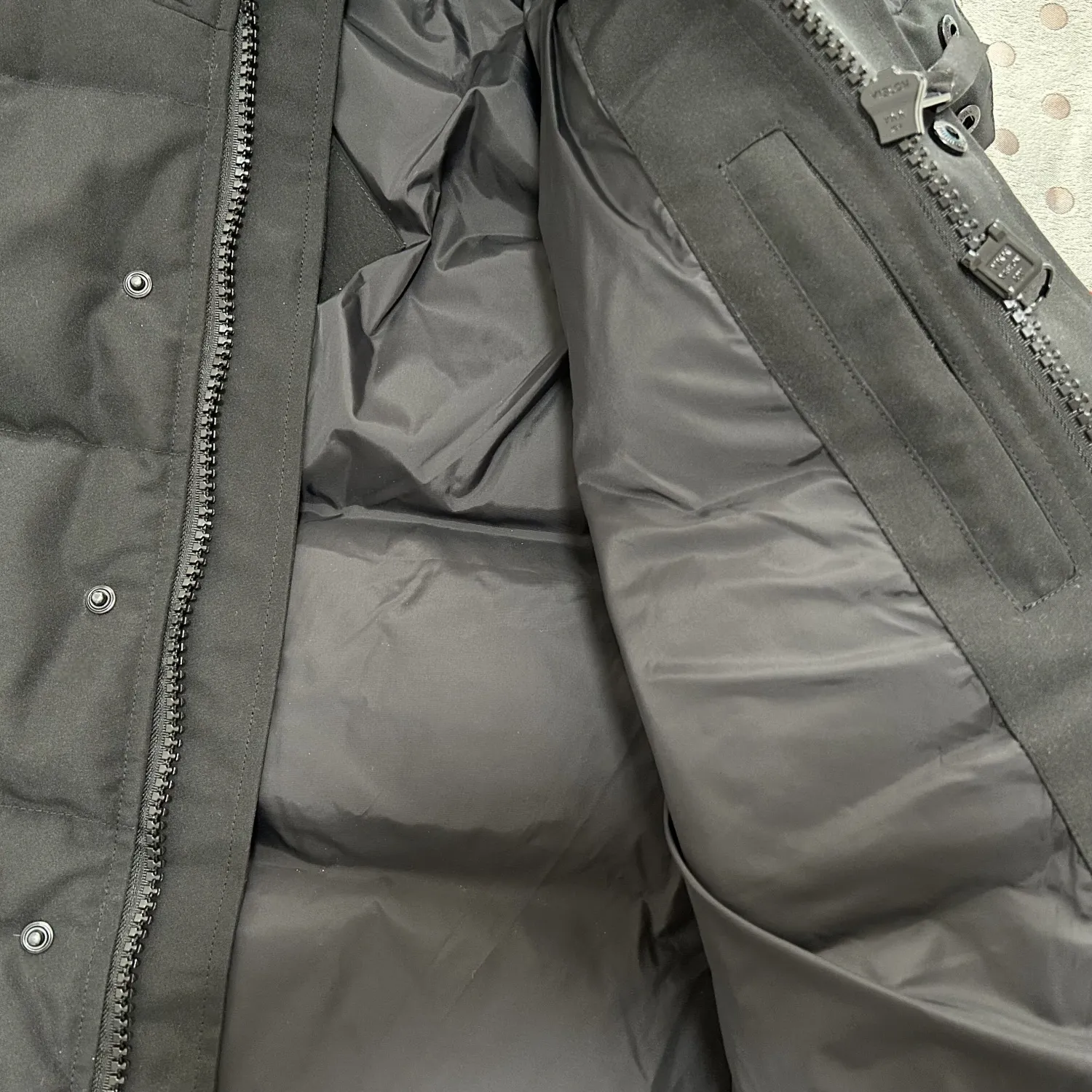 Giacche invernali da uomo in vera pelliccia di coyote, designer Homme Puffer Wyndham Windbreaker Jassen Outerwear con cappuccio Fourrure Manteau Brand Quality, lancio del prodotto_voghion.com