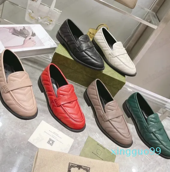 Casual Shoes quiltade läder loafers Moccasins Womens Luxurys Designers Shoes Classic Slip-On Business Metal Button Leather Brand Oxfords Dress