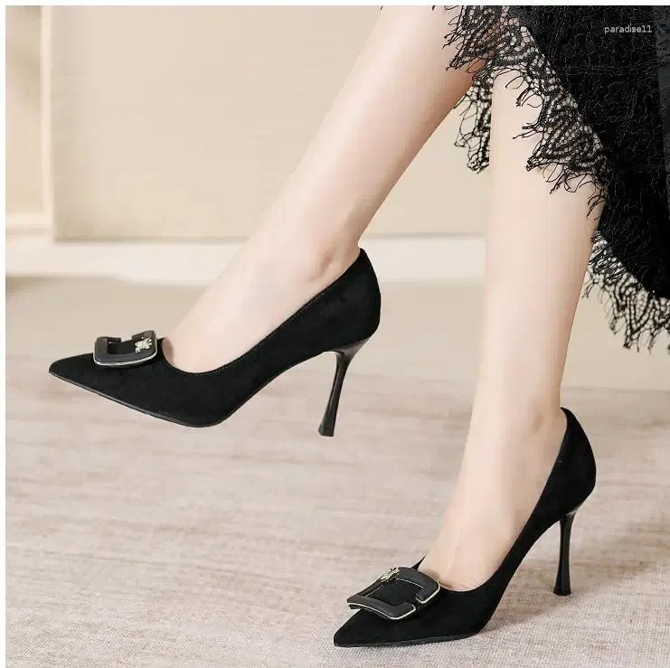 Sapatos de vestido Tamanho 30-44 Stiletto Heel Point Toe Camurça Preta Cor Sólida Borboleta Decorativa Fina Alta Mulheres