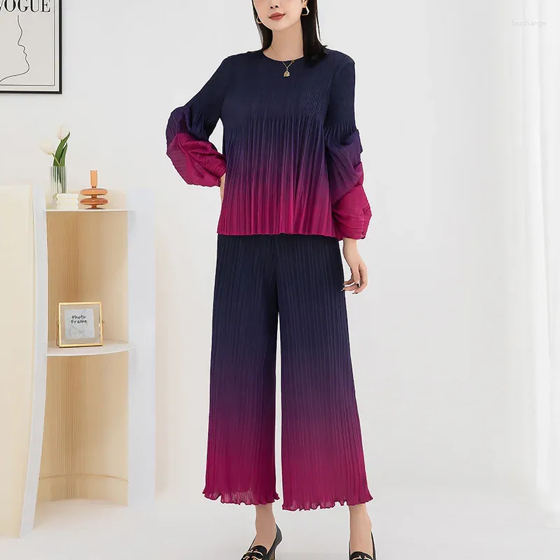 Women's T Shirts Miyake 2024 Pleated Suit Top Trousers Gradient Color Lantern Sleeves Rippled Edge Slim Temperament High Quality Free Size