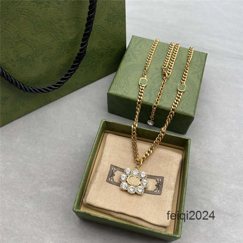 Shiny Diamond Long Pendant Halsband Dubbla bokstavströja Kedja Kvinnor Renestonhängen med presentförpackning