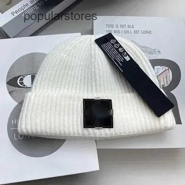 Tasarımcı Beanie Stone Taşlı Kafatası Kış UNISEX HAT KAZICI MEKTUPLARIN SATIRLI DIŞ DIŞ BONNET TÜP ŞİPLERİ Beanie Cap 9QX2