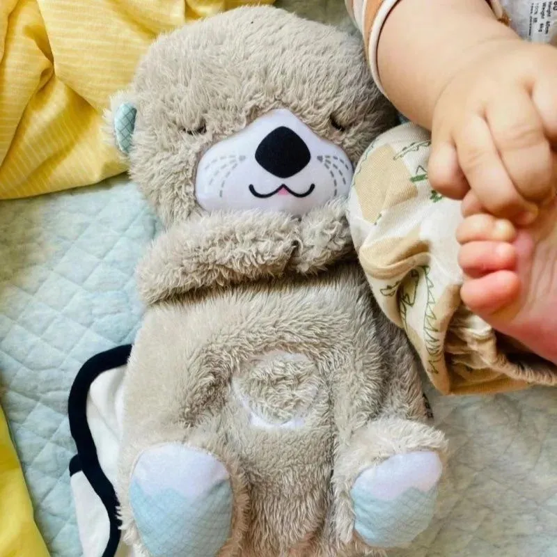 Andas otter Teddy Plush Toys Born Sensory Enlightenment Sound Light Soothing Sleeping Plushie Baby fylld kul 240106