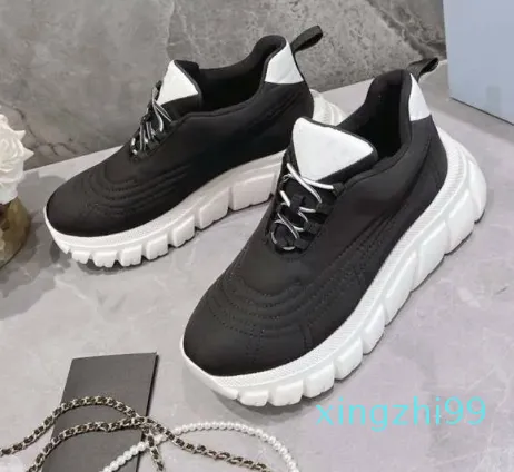 Brand designer neutral running shoes sport color casual comfort with fashion trend new style stars wear the same brand