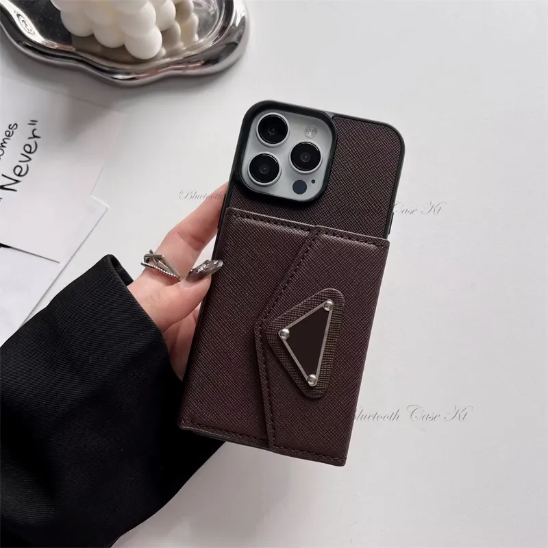 럭셔리 디자이너 Saffiano iPhone 15 14 Pro Max Phone Case Card Wallet Case for 15Promax 15Plus 14Pro 13Pro 12Pro 11Pro 13 12 11 X XS XR 7 8Plus 삼각형 명판 표지