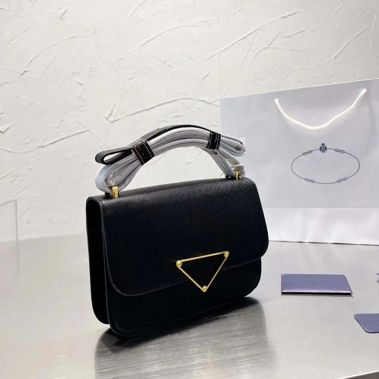 2024 Ny Totebag Quality Designer Leather Embleme Saffiano Shoulder Bag Envelope Luxury Handväskor Kuvertväska Crossbody Bag Purse äkta läder