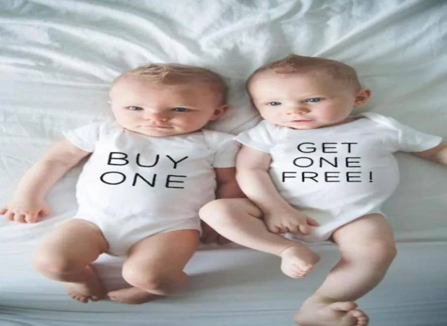 1pc Buy One Get One New Infant Baby Twins Jungen Mädchen Strampler Neugeborenen Baby Twins Kleidung Babe Baumwolle Lustige Print strampler5219589