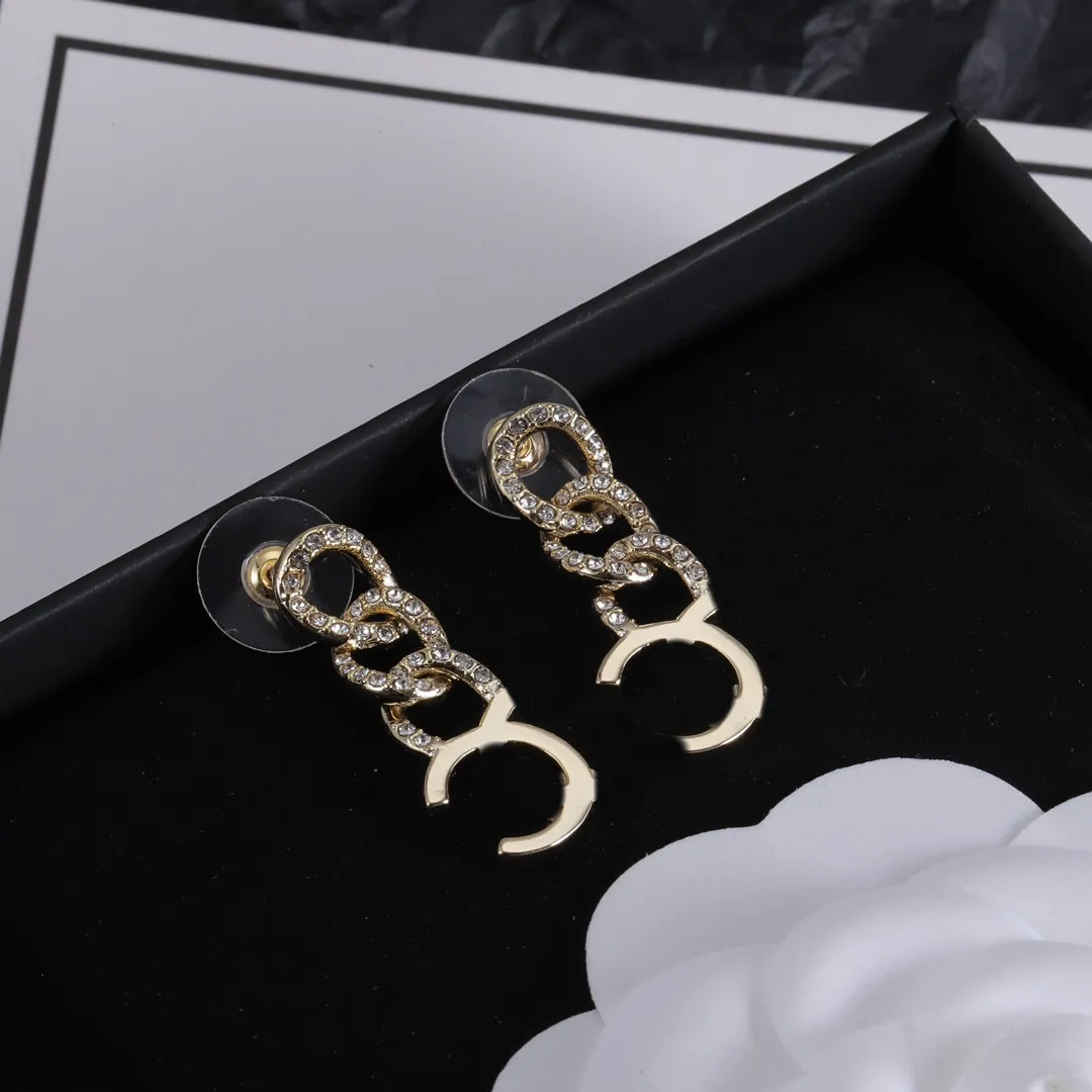 Pendientes de oro de 18 quilates, letra de pendiente de diseñador para mujer, pendiente con dije para joyería de regalo de boda