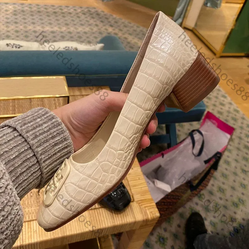 Geklede schoenen voor dames Koeienhuid met krokodillenpatroon Klassiek Gelakte metalen loafers met strassgesp 35-41 met doos nieuwste kwaliteit dikke hak Ontwerpersschoen