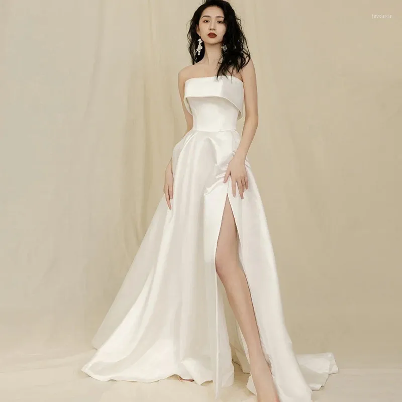 Sukienki swobodne Bra Top Satin Light Wedding Sukni 2024 Autumn Split Trail Prosty styl