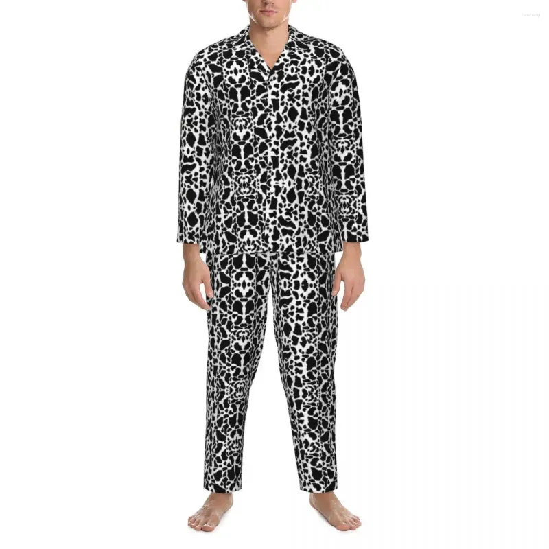 Vêtements de nuit pour hommes Résumé Vache Pyjamas Ensemble Automne Taches noires Imprimer Belle Chambre Mâle Deux Pièces Casual Surdimensionné Personnalisé Cadeau De Nuit