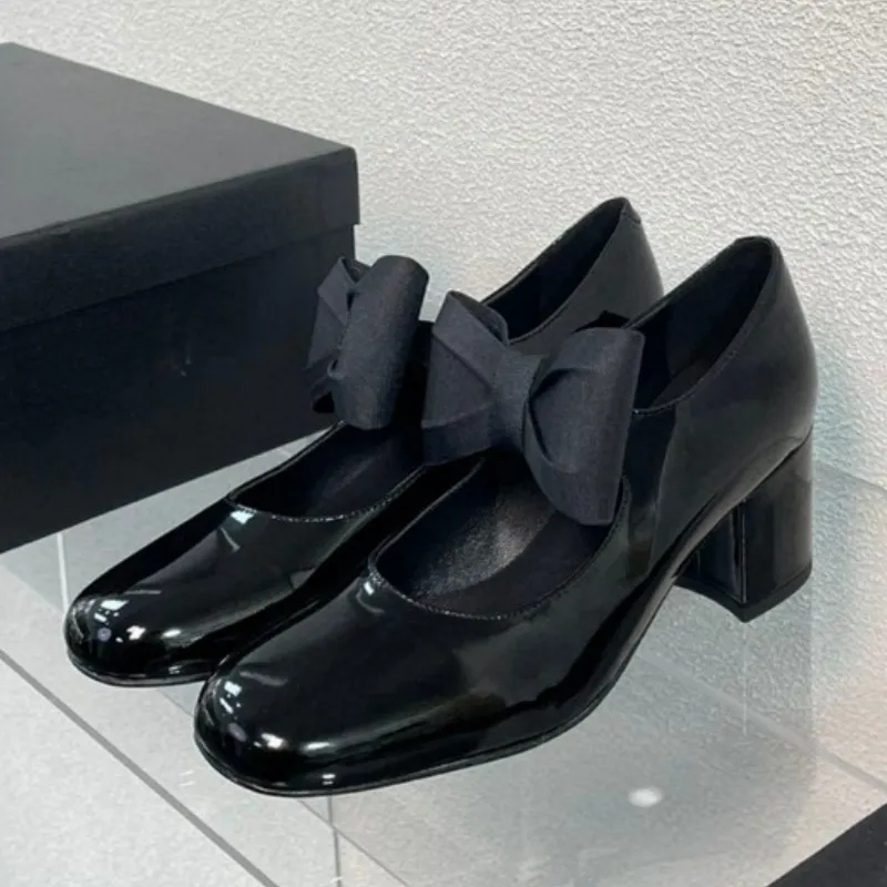 Chaussures simples vides à talon moyen et nœud noir, série Bow 2024