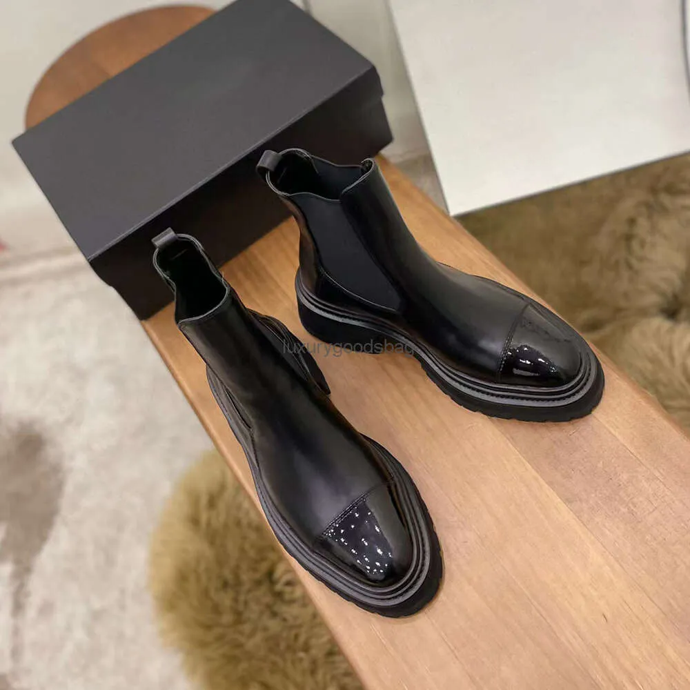 2024SS Stivaletti Chelsea in pelle con plateau slip-on rotondi Stivaletti piatti grossi stivaletti di lusso firmati Scarpe alte da donna Stivali da cavaliere con tacco spesso 35-42