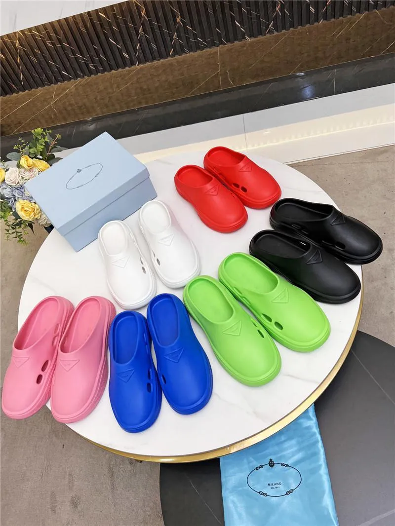 Mules en caoutchouc mousse de luxe de styliste, chaussures à enfiler, sandales d'eau, pantoufles en caoutchouc et plastique avec boîte, sac à poussière