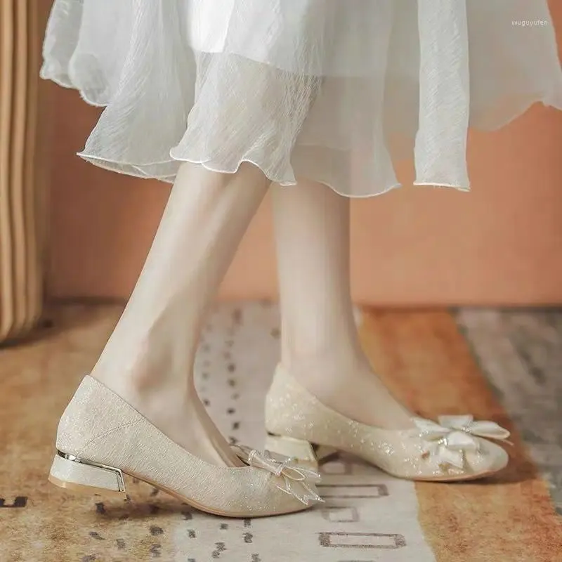 Scarpe eleganti Belle donne single 2024 Primavera Autunno Delicata suola morbida Moda confortevole stile coreano casual
