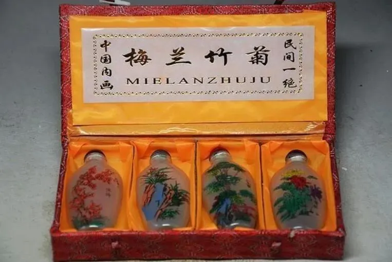 Artesanato 4pcs chineses dentro de pintura à mão * meilanzhuju * garrafa de rapé de vidro