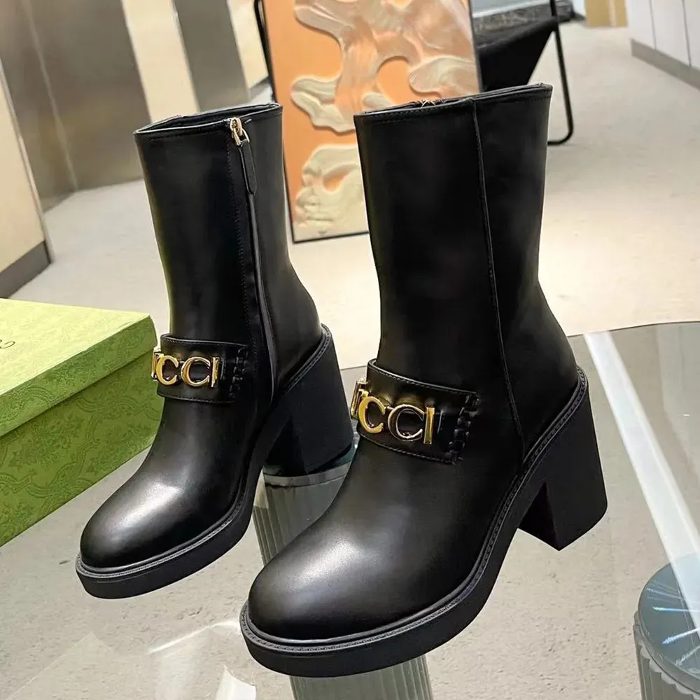 Botas de tornozelo de salto alto com fivela de letras de couro de grão redondo com zíper lateral bloco de salto Botas de moda Mulheres sapatos ao ar livre botas de grife de luxo 35-42 com caixa