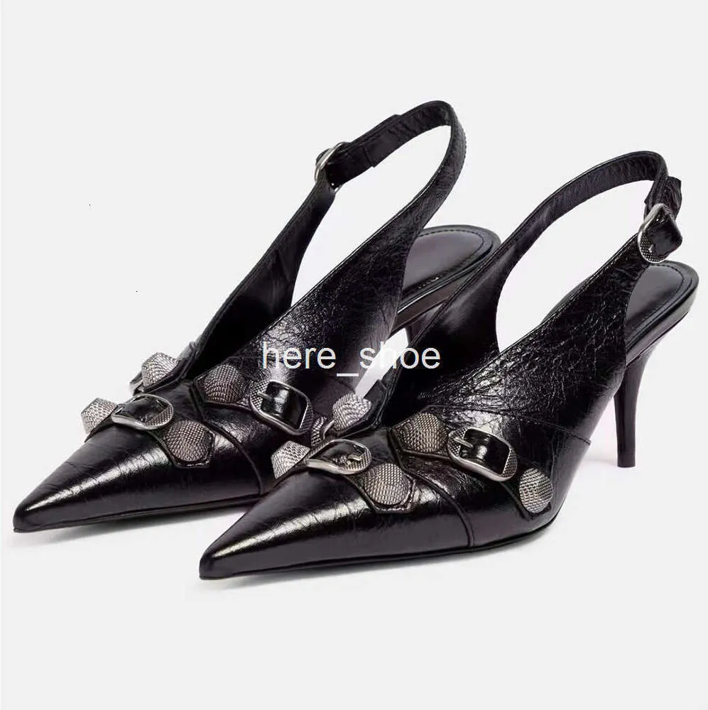 Nieuwe zwarte puntige Slingback dames hoge hakken spike metalen gesp decoratie damesschoenen mode terug braak Kitten Heel jurk 90 mm luxe ontwerper