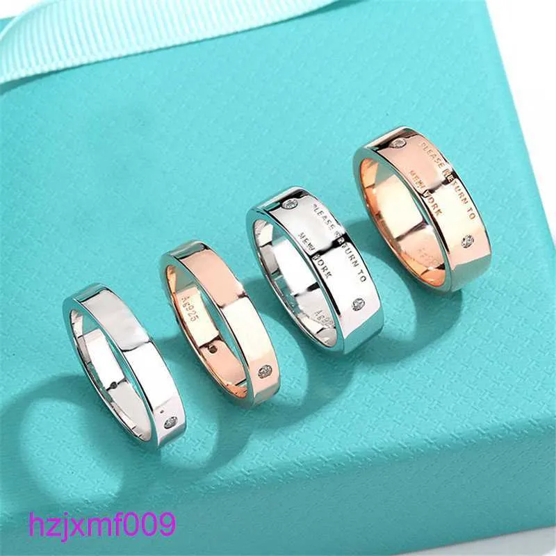 NPGS Designer Tiffanset Band Rings T Home Precision Edition Sterling Silver Rose Gold Classic Three Diamond Ring för kvinnliga par breda och smala Val