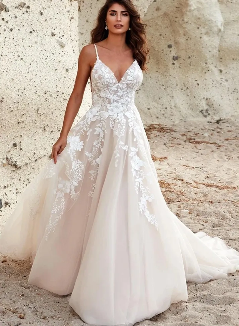 Sexy Boho V-Ausschnitt Brautkleid Spaghettiträger Brautkleider Spitzenapplikationen rückenfrei A-Linie Sweep Zug Tüll Robe De Mariee Vestidos De Novia