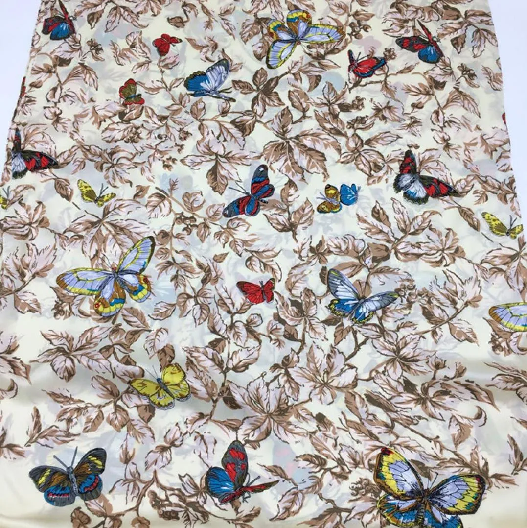 Wholenew Brand Silk Scarves 180 cm 65 cm 100 Silk Material Print Flower Fjäril Mönster Hand Hemming Lång halsduk för kvinnor8127175