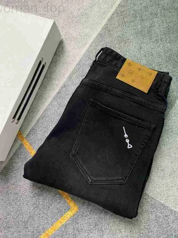 Herren-Jeans-Designer 2023, die neuesten Herren-Jeans, modisches Stickdesign, Baumwoll-Bleistift, Luxusmarke, hochwertiger Designer MA6X